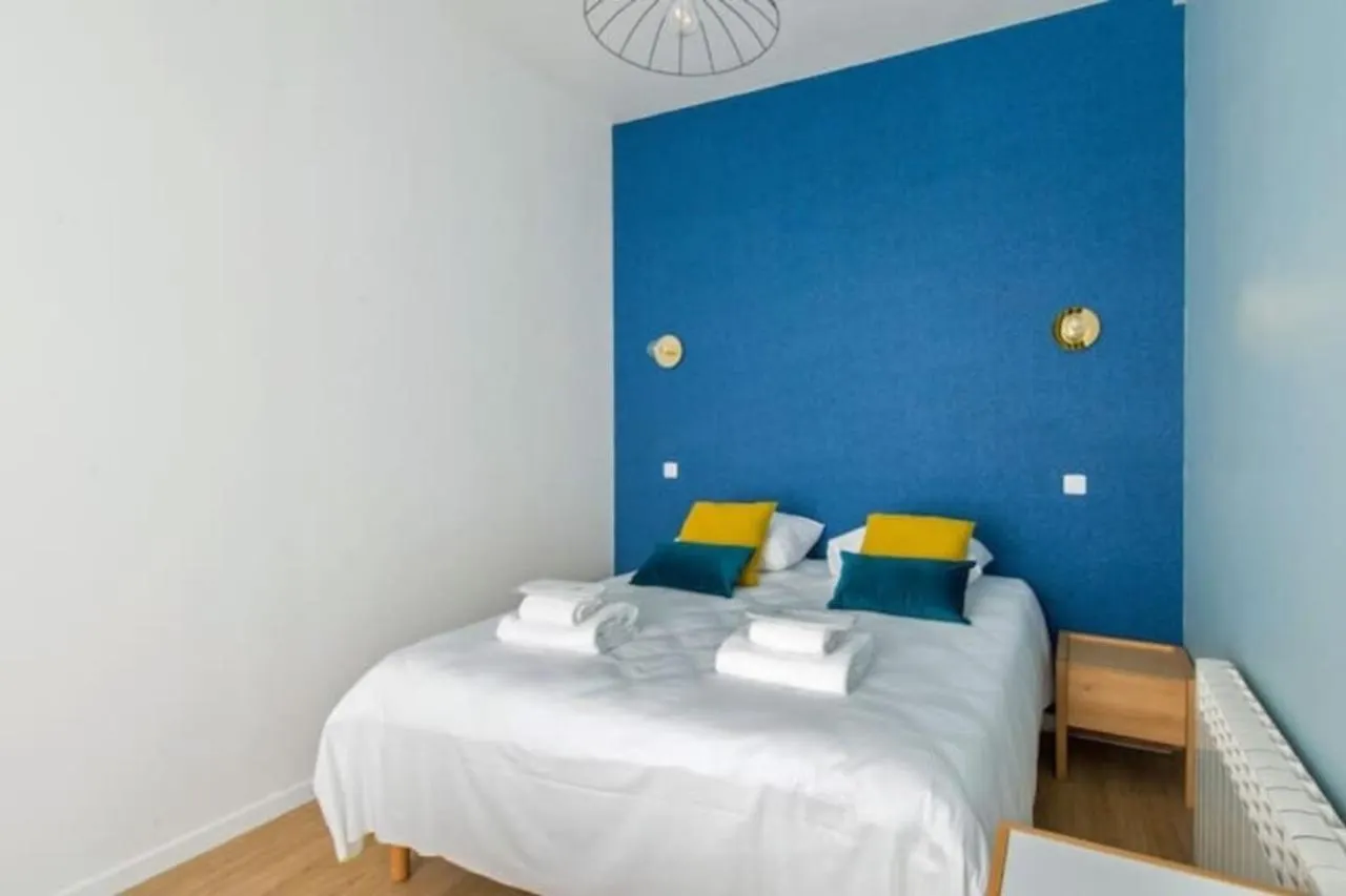 Cozy 2 Bedroom Apartment in Paryż