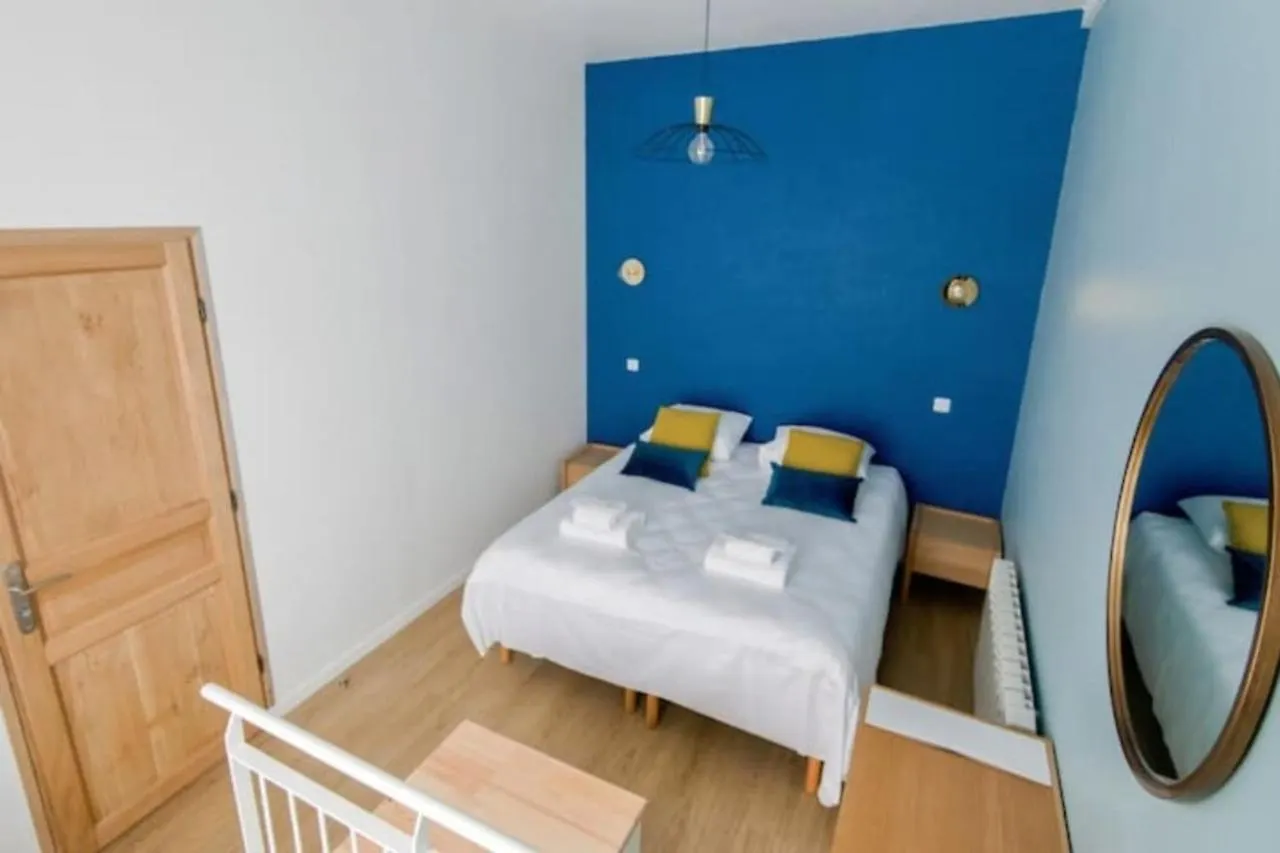 Cozy 2 Bedroom Apartment in Paryż
