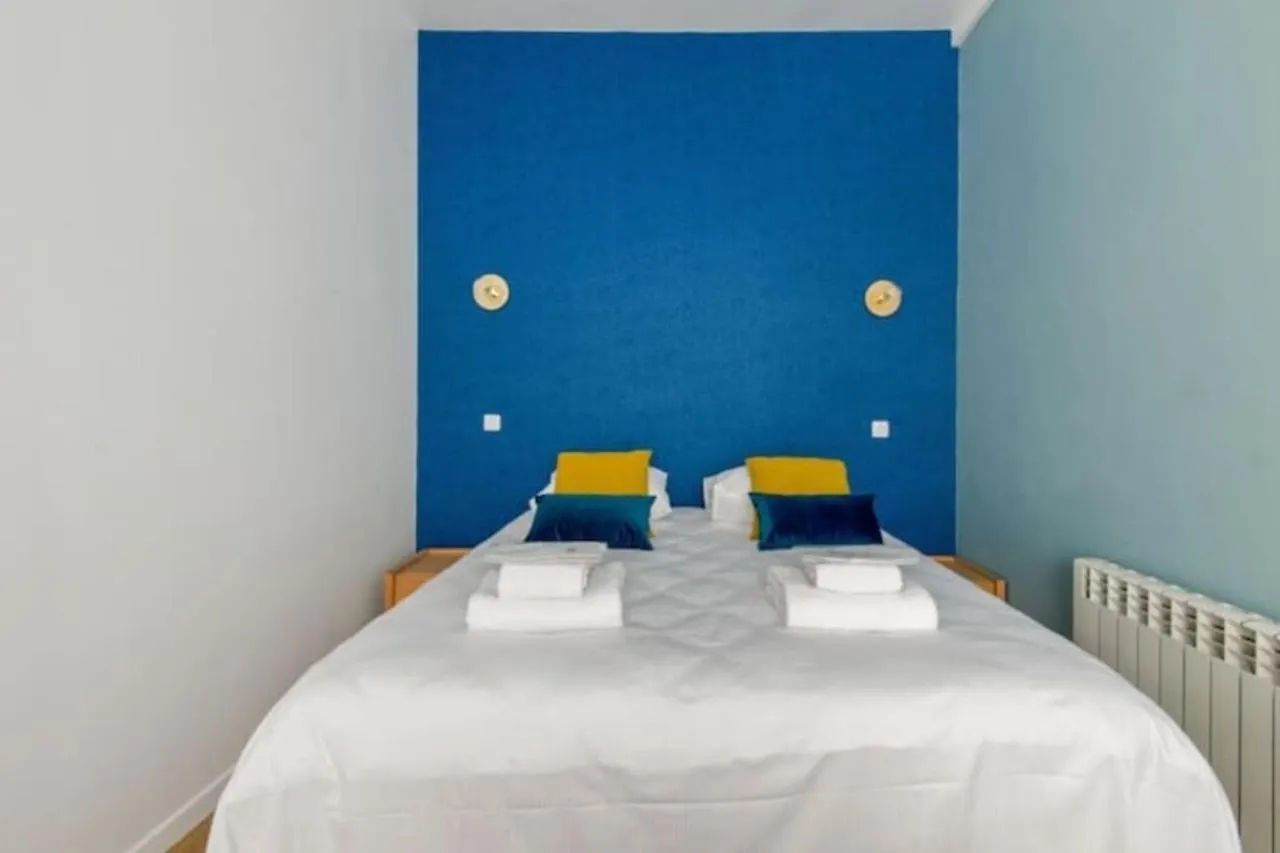 Cozy 2 Bedroom Apartment in Paryż
